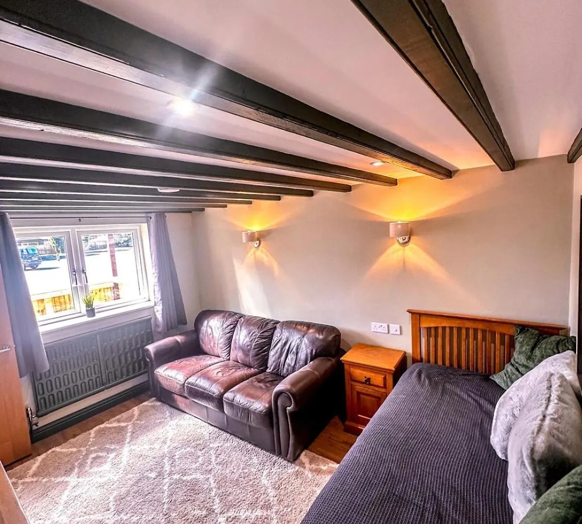 The Stables Villa Selby 0*,